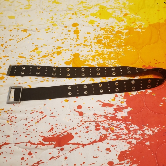 Fashion Bug Skirt. Size 6.  Cotton and Spandex. Slit in back. Pockets, zippers - Picture 3 of 3